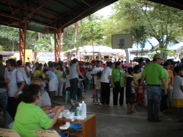 Tabinay, a barrio of Puerto Galera. The gym was already full and registration is ongoing when we arrived,the doctors were happy to see a lot of poeple.