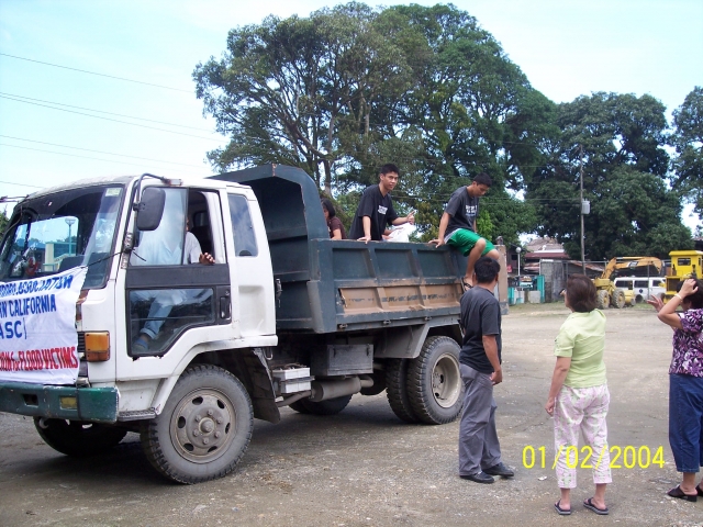 Marvin and Marion de Guzman on top of the truck enjoying handing food to the people the whole day. Its an experience I know they will not forget.