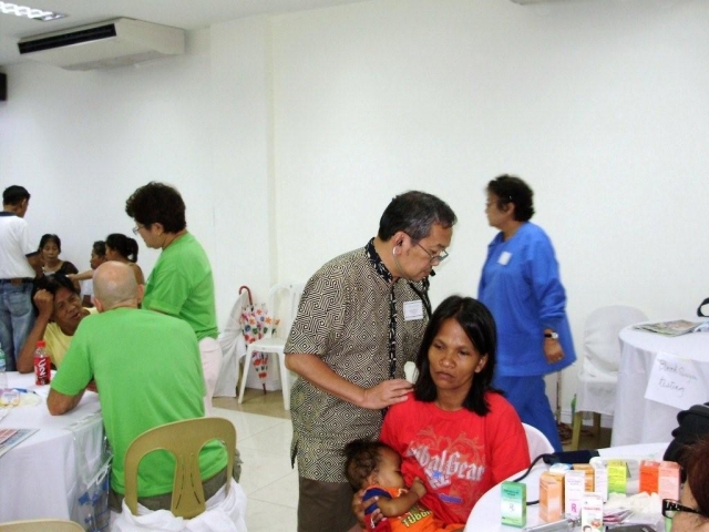 Dr. Juanito Garlitos examining a patient. Dr. Garlitos is the current President of USTMAASC.